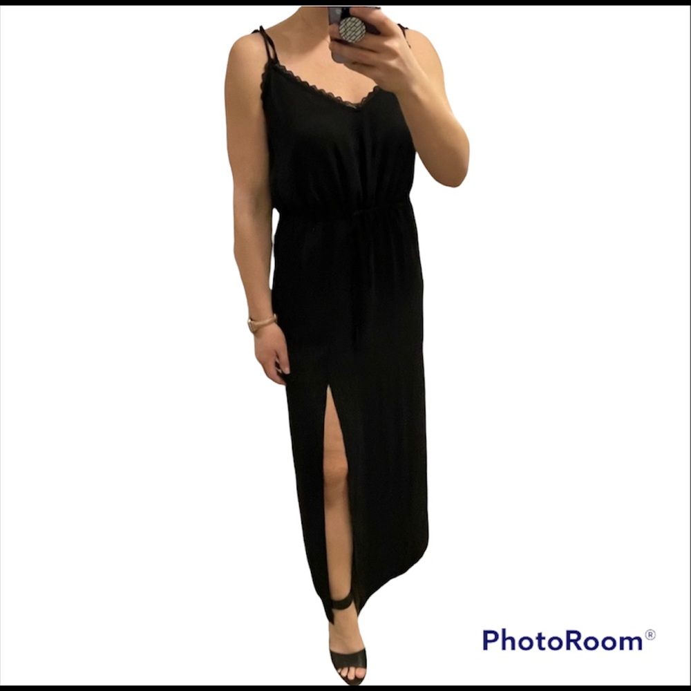 Maxi black dress with slit and adjustable waist/straps